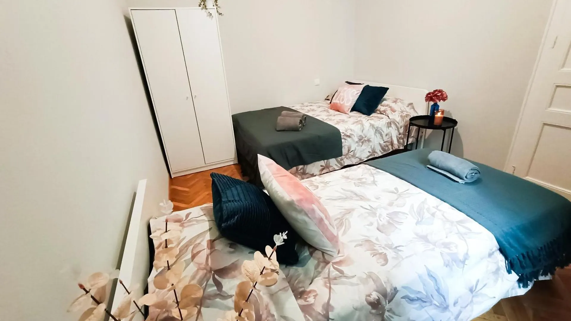 Barcelona Rooms - Pau Claris Hostel