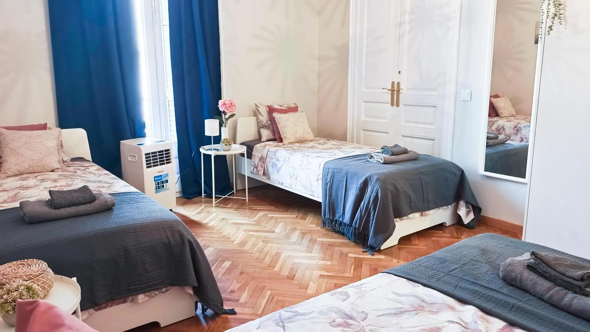Barcelona Rooms - Pau Claris 0*,