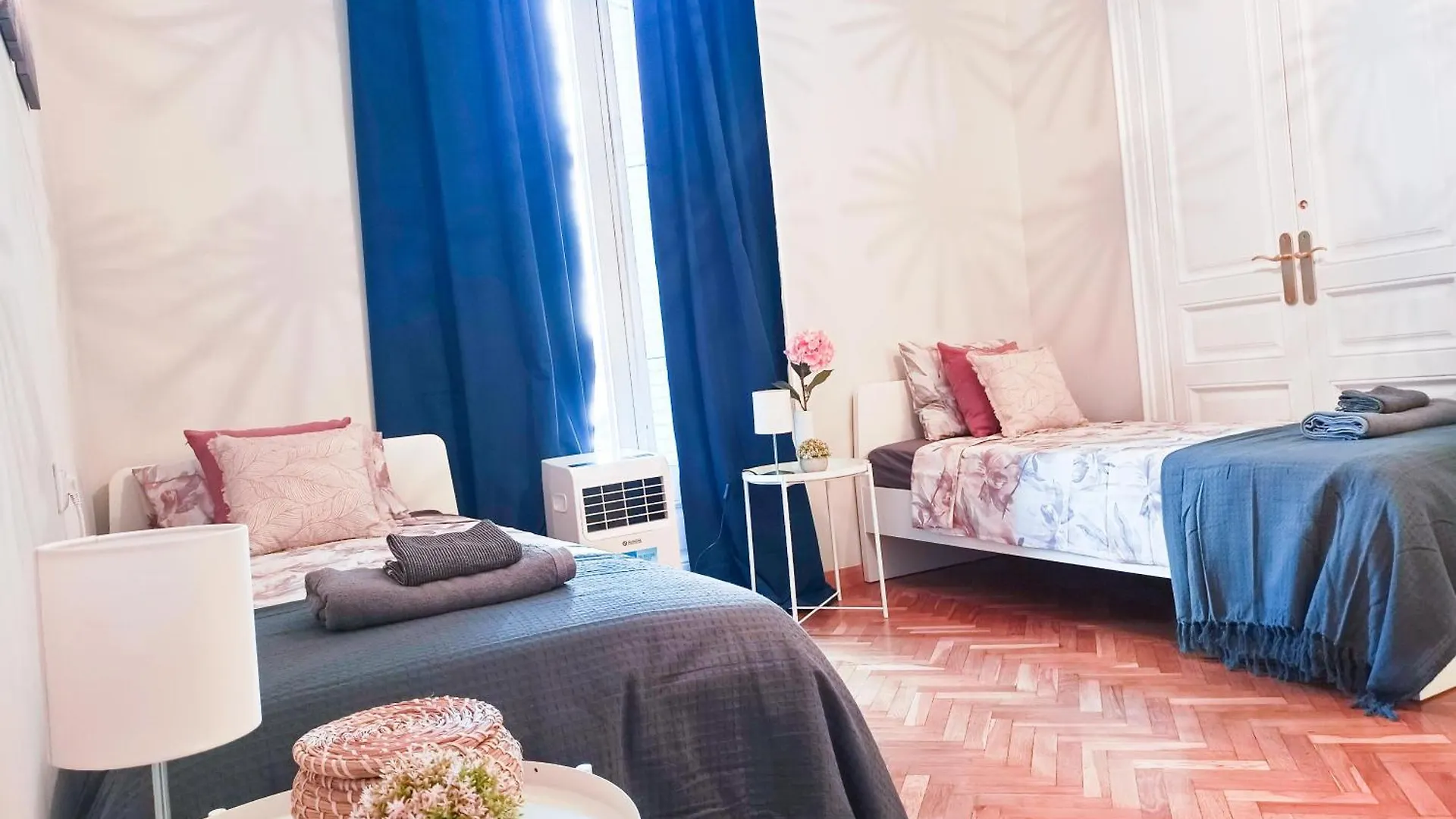 Barcelona Rooms - Pau Claris Hostel
